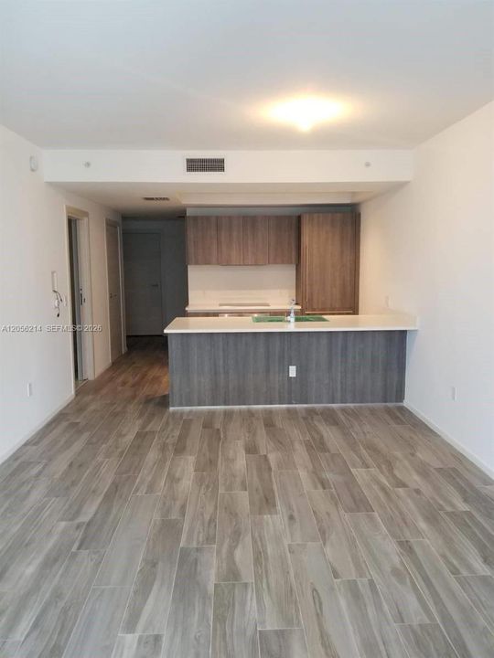 For Rent: $4,200 (1 beds, 1 baths, 866 Square Feet)