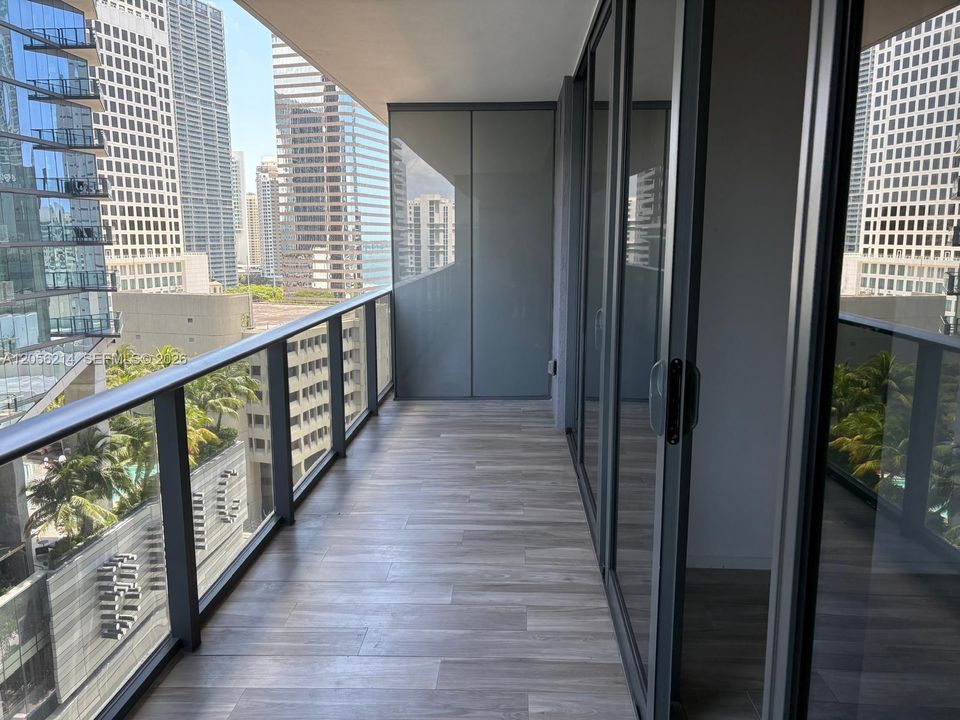 For Rent: $4,200 (1 beds, 1 baths, 866 Square Feet)