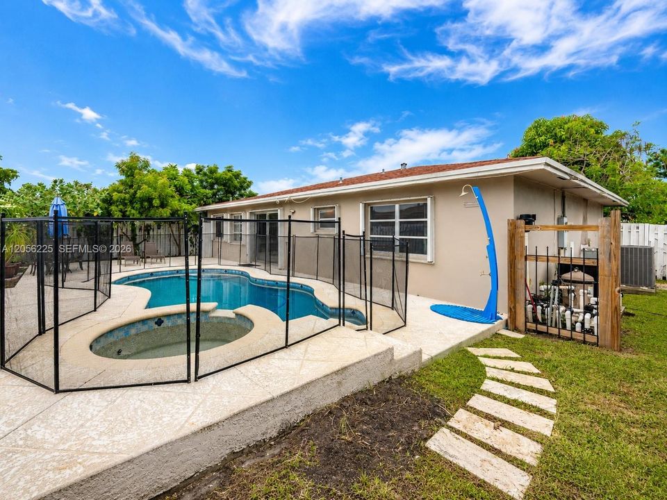 Activo con contrato: $499,900 (3 camas, 2 baños, 1475 Pies cuadrados)