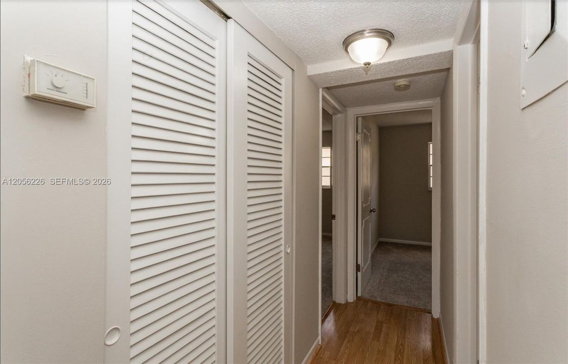 На продажу: $130,000 (2 спален, 1 ванн, 650 Квадратных фут)