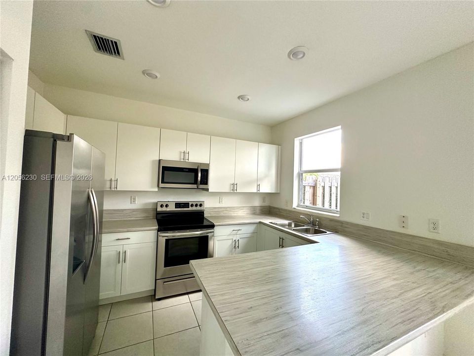 En Venta: $360,000 (3 camas, 2 baños, 1483 Pies cuadrados)