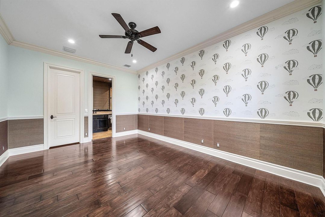 Upstairs quest bedroom