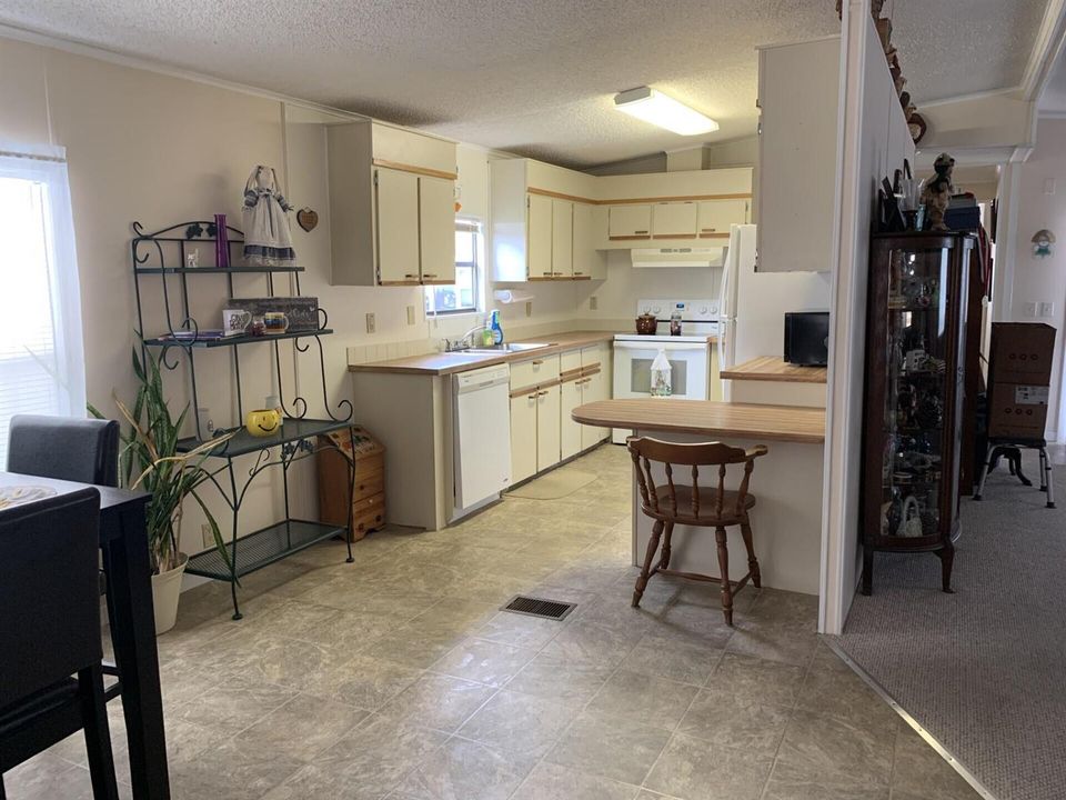 Dining to Kitchen