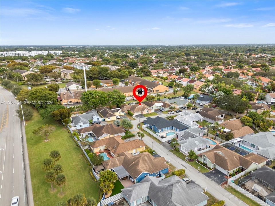En Venta: $595,000 (4 camas, 2 baños, 1799 Pies cuadrados)