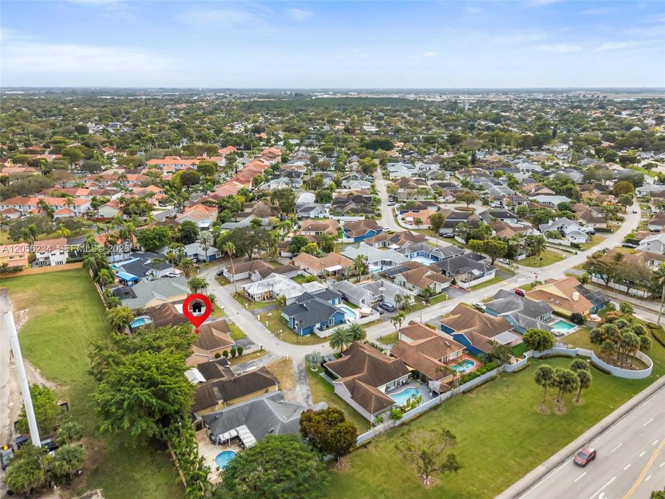En Venta: $595,000 (4 camas, 2 baños, 1799 Pies cuadrados)