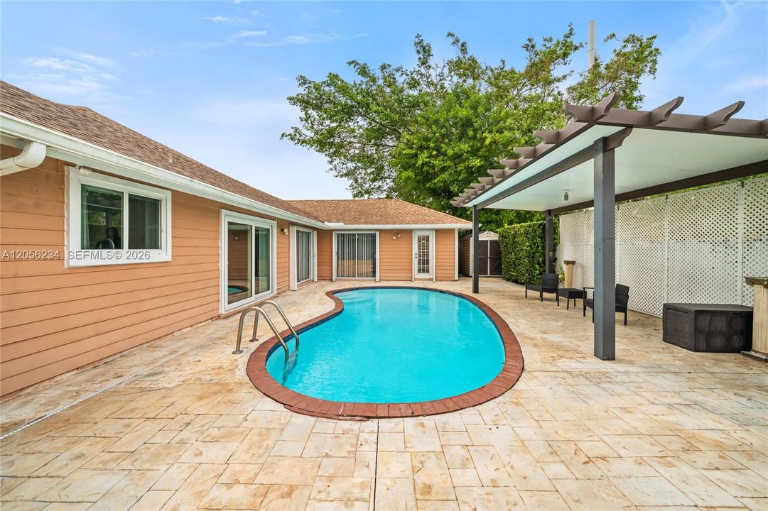 En Venta: $595,000 (4 camas, 2 baños, 1799 Pies cuadrados)