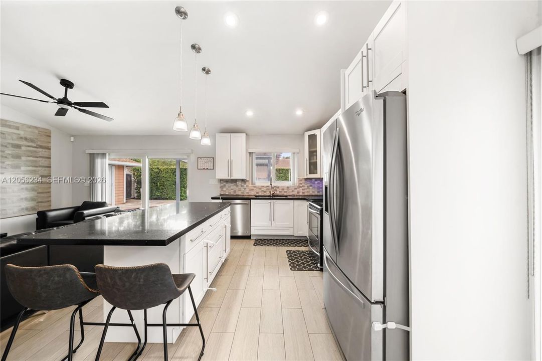 En Venta: $595,000 (4 camas, 2 baños, 1799 Pies cuadrados)