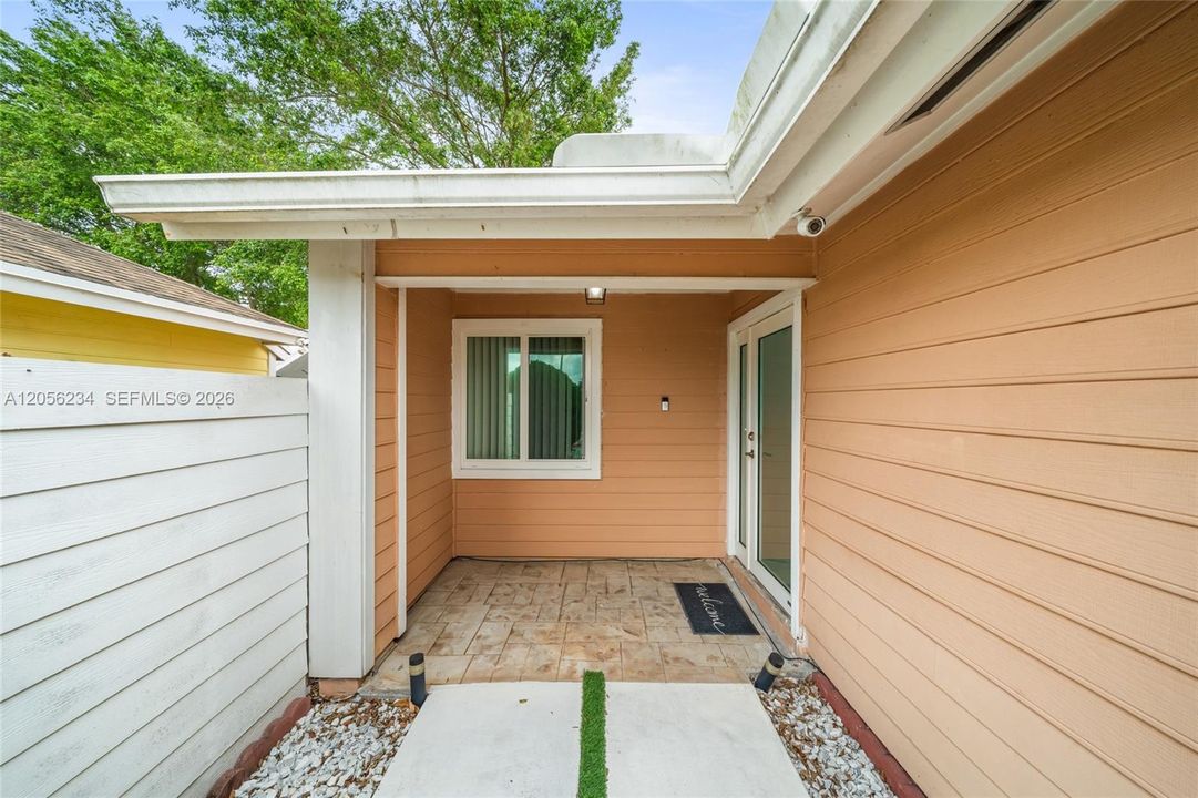 En Venta: $595,000 (4 camas, 2 baños, 1799 Pies cuadrados)