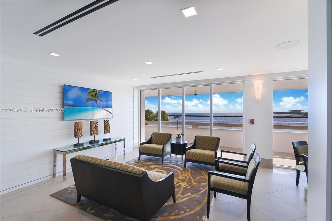 For Sale: $1,200,000 (2 beds, 2 baths, 2011 Square Feet)