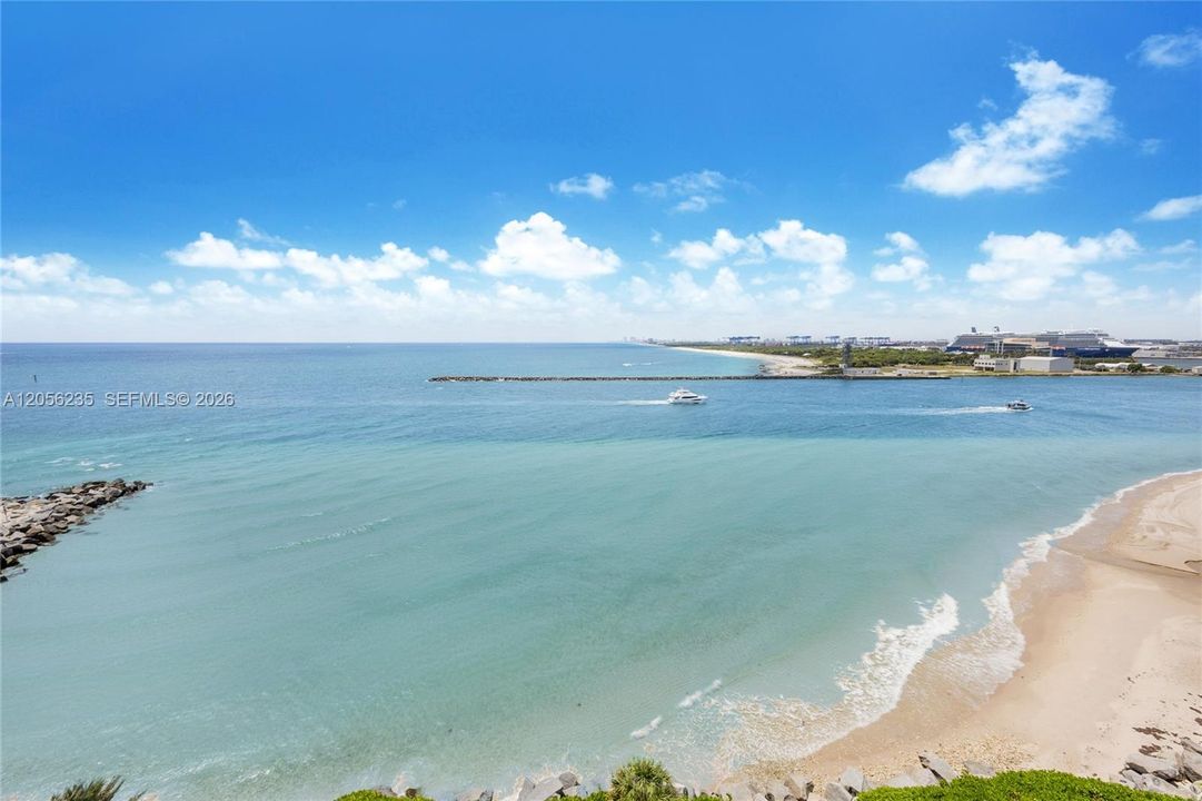 For Sale: $1,200,000 (2 beds, 2 baths, 2011 Square Feet)