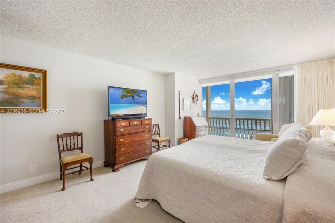 For Sale: $1,200,000 (2 beds, 2 baths, 2011 Square Feet)