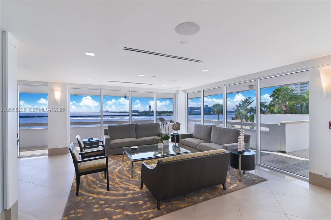 For Sale: $1,200,000 (2 beds, 2 baths, 2011 Square Feet)