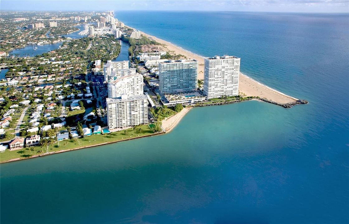 For Sale: $1,200,000 (2 beds, 2 baths, 2011 Square Feet)