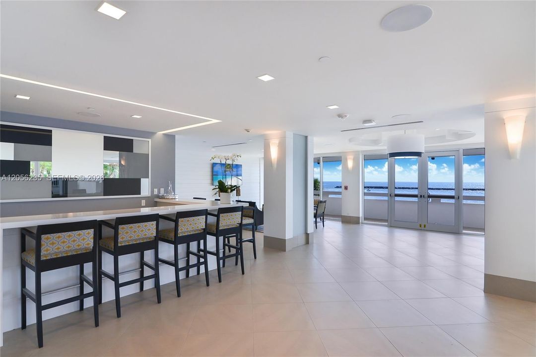For Sale: $1,200,000 (2 beds, 2 baths, 2011 Square Feet)