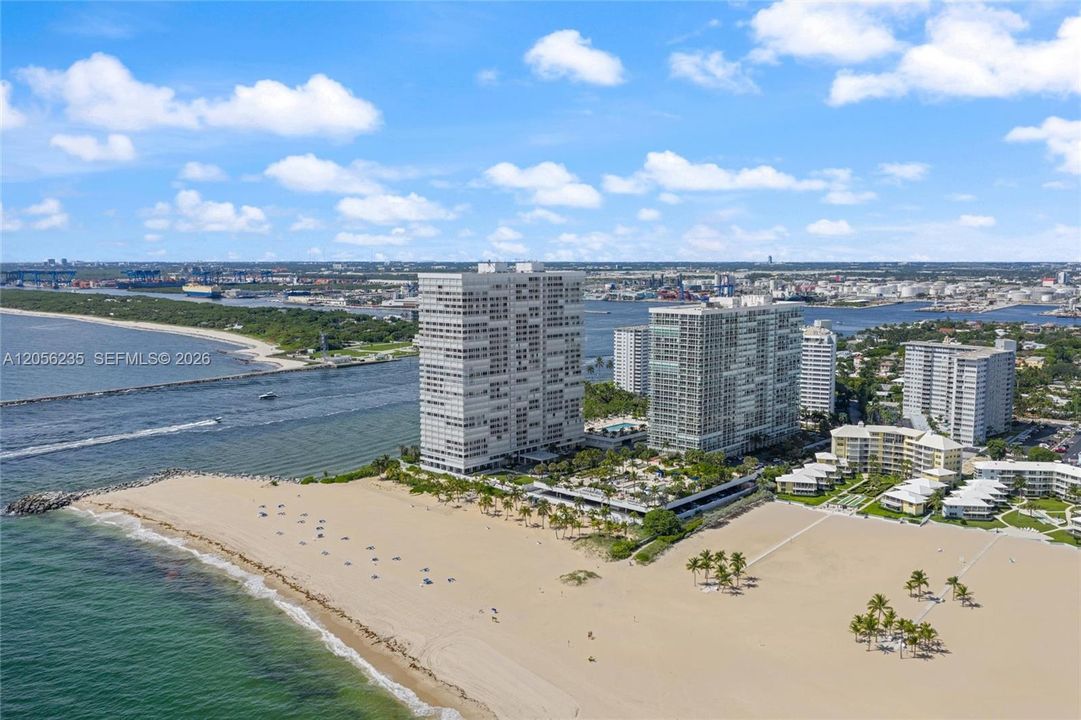 For Sale: $1,200,000 (2 beds, 2 baths, 2011 Square Feet)