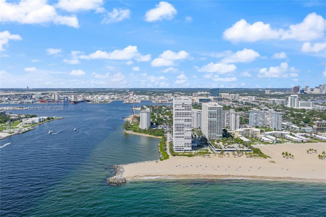 For Sale: $1,200,000 (2 beds, 2 baths, 2011 Square Feet)