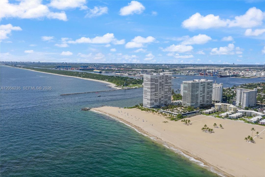 For Sale: $1,200,000 (2 beds, 2 baths, 2011 Square Feet)