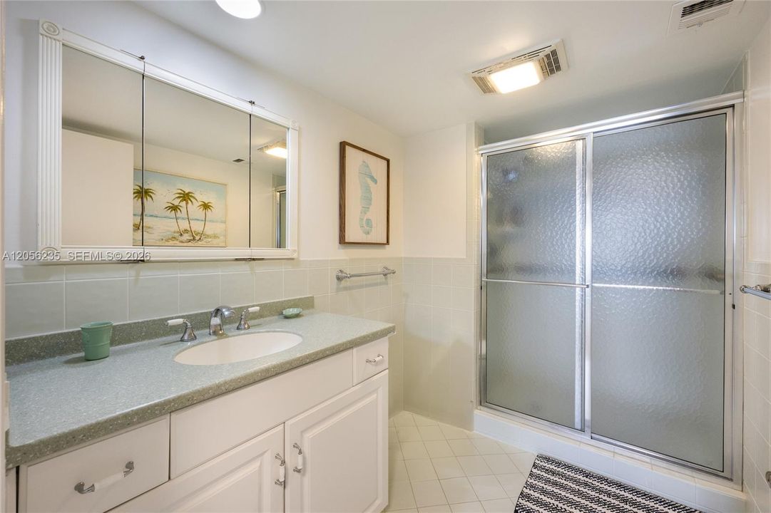 For Sale: $1,200,000 (2 beds, 2 baths, 2011 Square Feet)