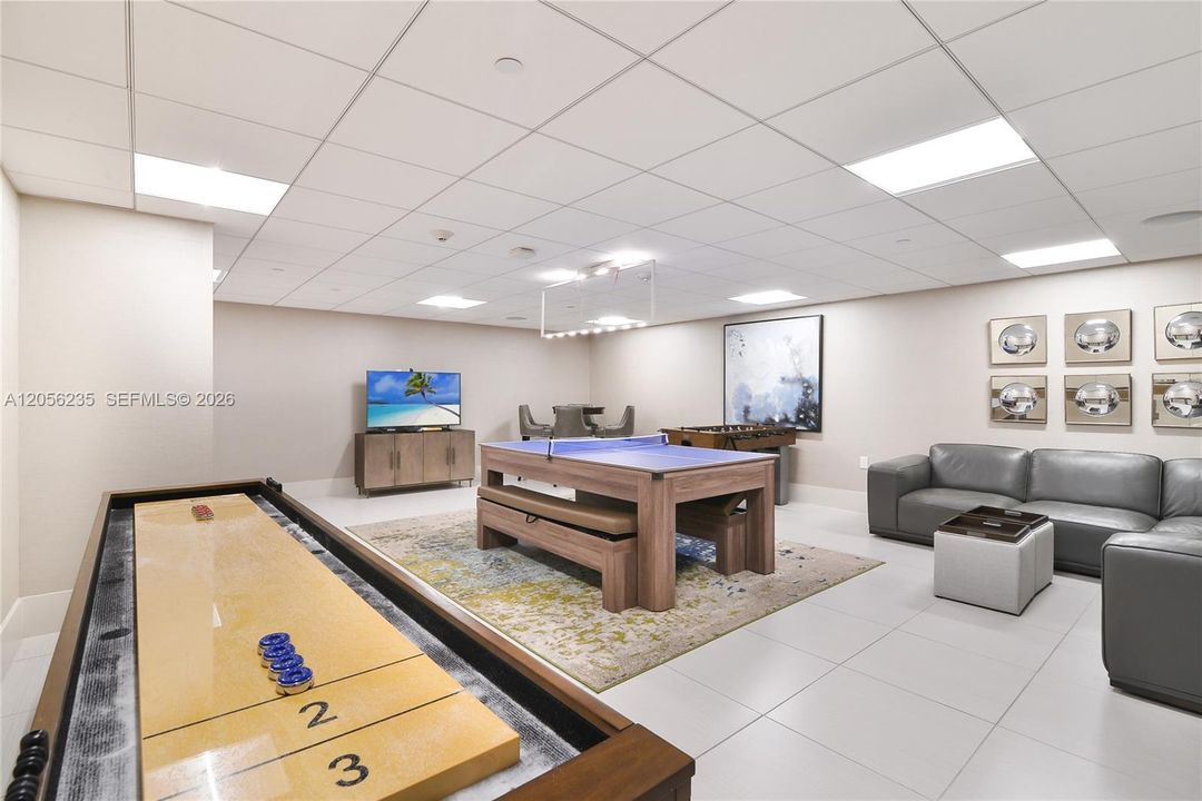 For Sale: $1,200,000 (2 beds, 2 baths, 2011 Square Feet)