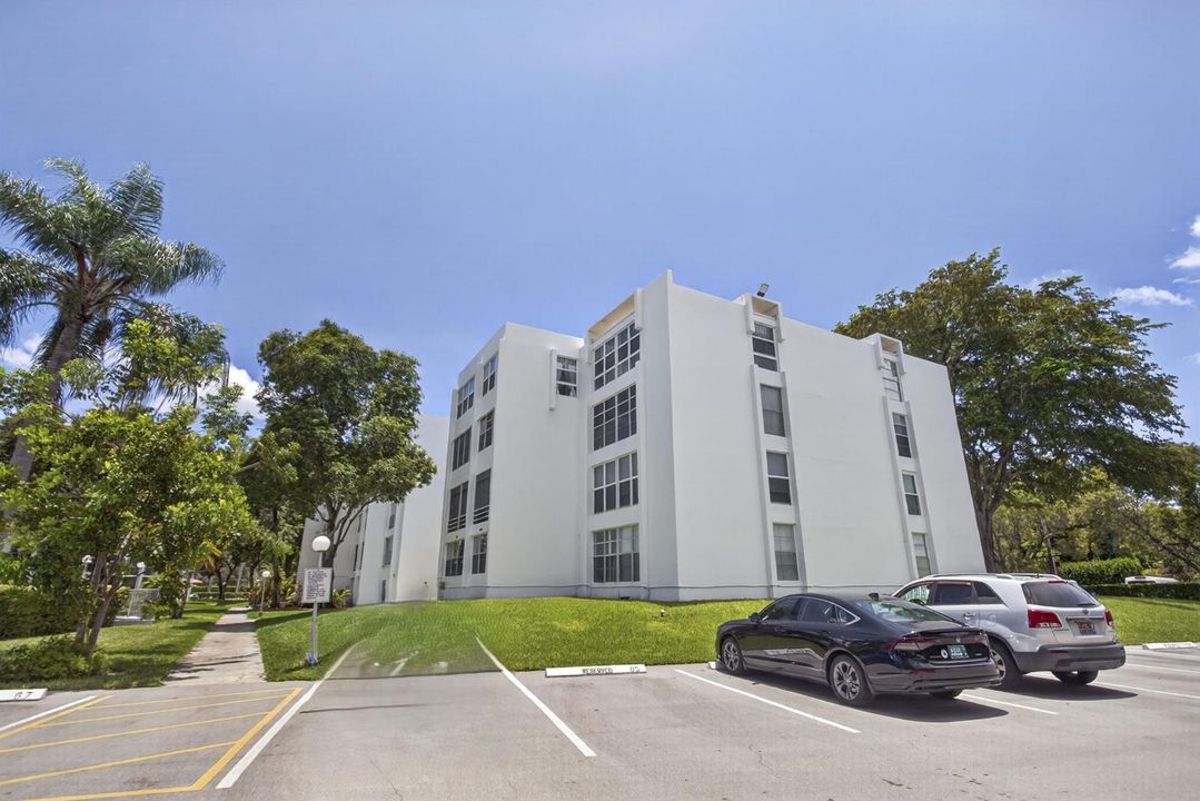 6903 front west side