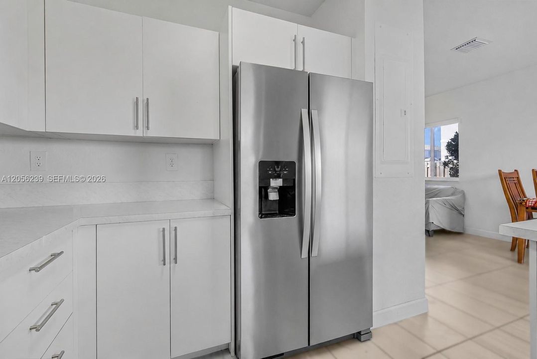 На продажу: $365,000 (4 спален, 3 ванн, 1730 Квадратных фут)