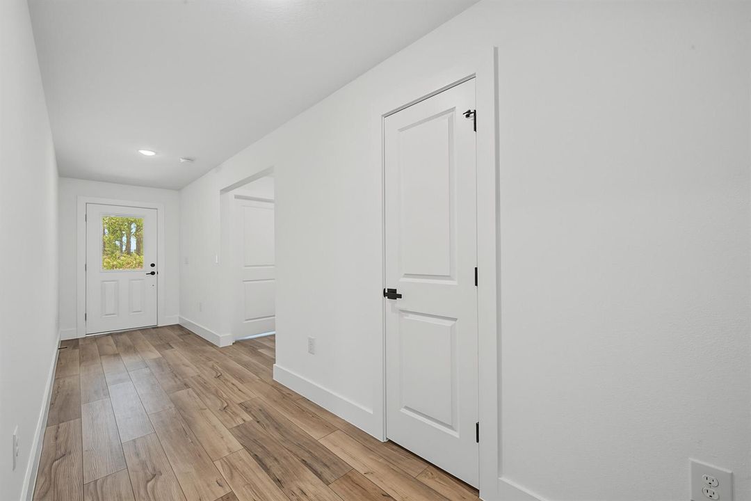 interior - foyer 2