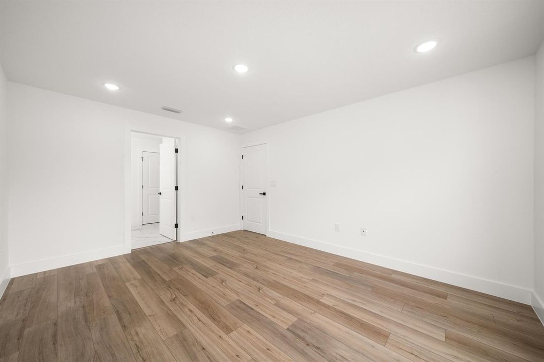 interior - master bedroom 4
