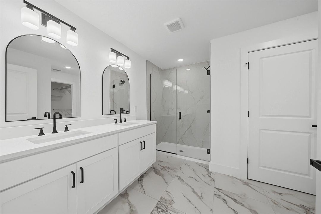 interior - master bathroom 4