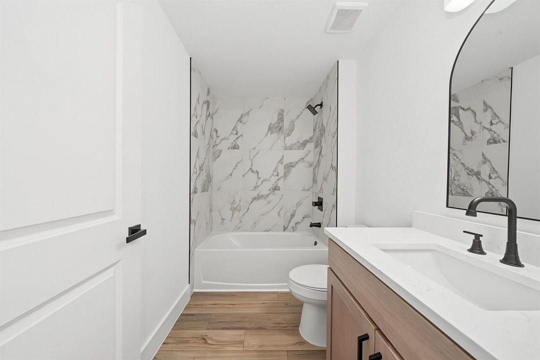 interior - second bathroom 2