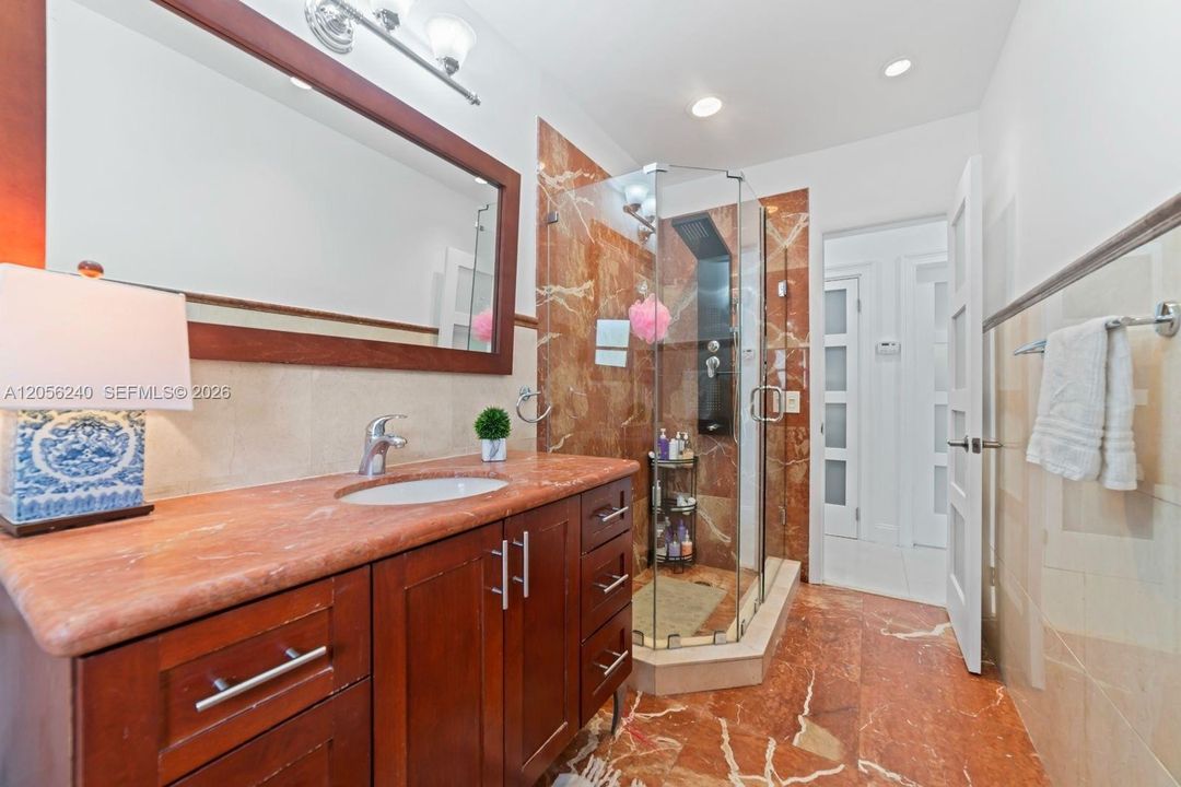 En Renta: $6,000 (3 camas, 2 baños, 2417 Pies cuadrados)
