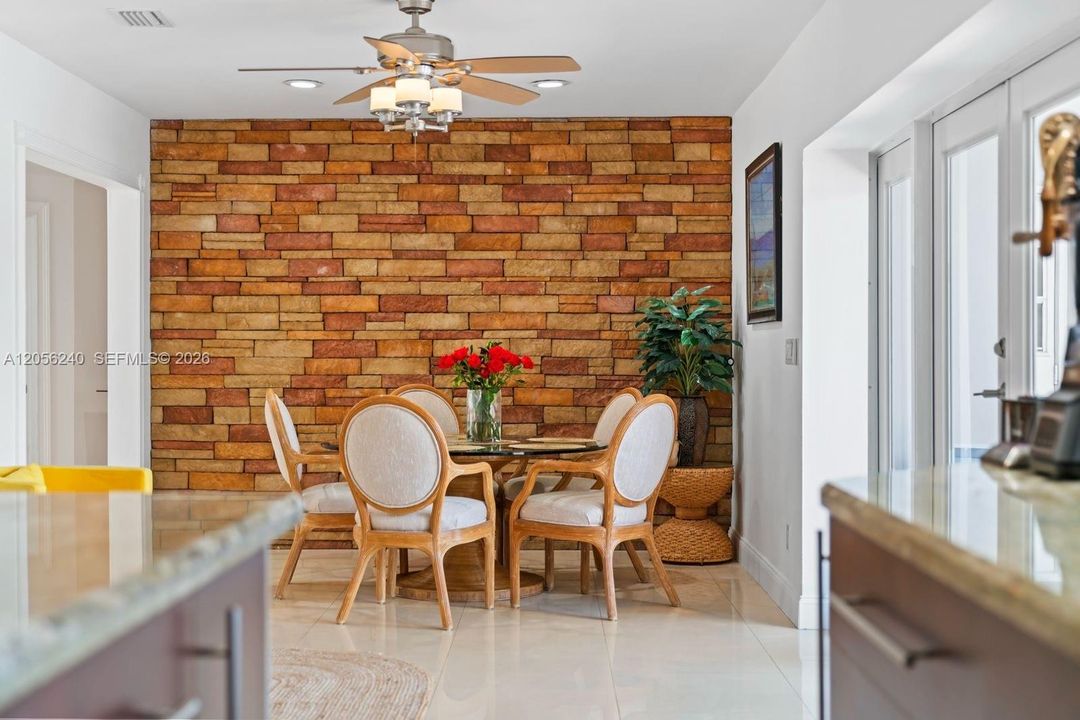 En Renta: $6,000 (3 camas, 2 baños, 2417 Pies cuadrados)