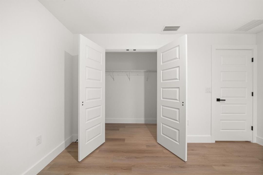 interior - second bedroom 4