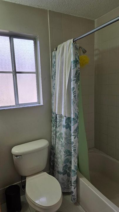 1ST BATH UPSTAIRS 1