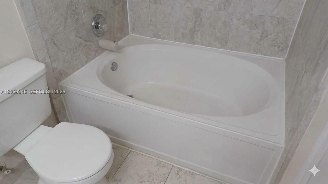For Rent: $1,950 (1 beds, 1 baths, 651 Square Feet)