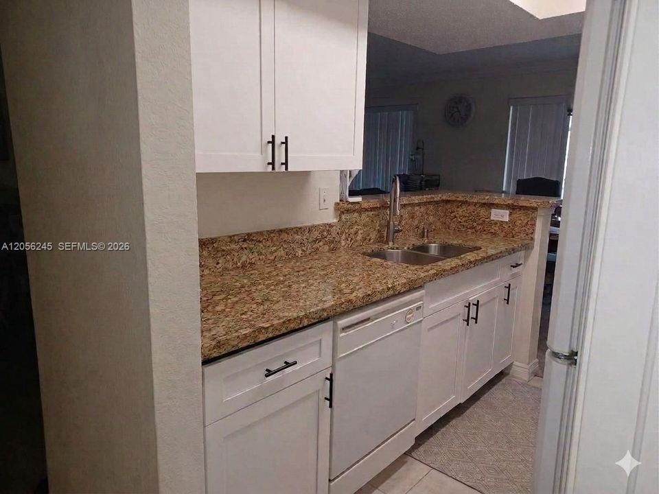 For Rent: $1,950 (1 beds, 1 baths, 651 Square Feet)