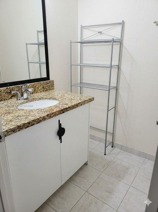 For Rent: $1,950 (1 beds, 1 baths, 651 Square Feet)