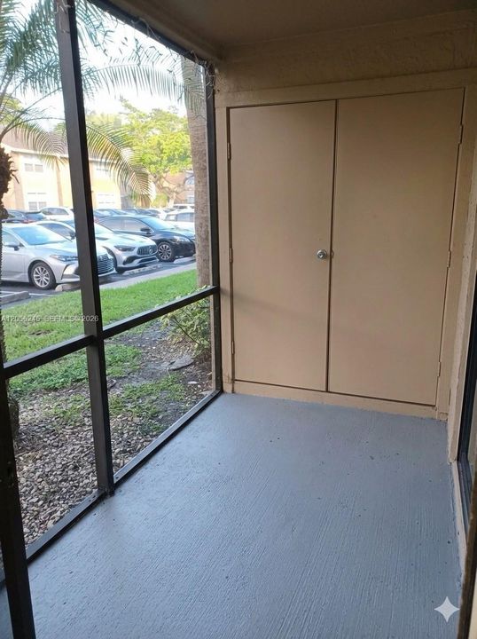 For Rent: $1,950 (1 beds, 1 baths, 651 Square Feet)