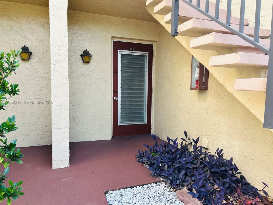 For Rent: $1,500 (1 beds, 2 baths, 850 Square Feet)