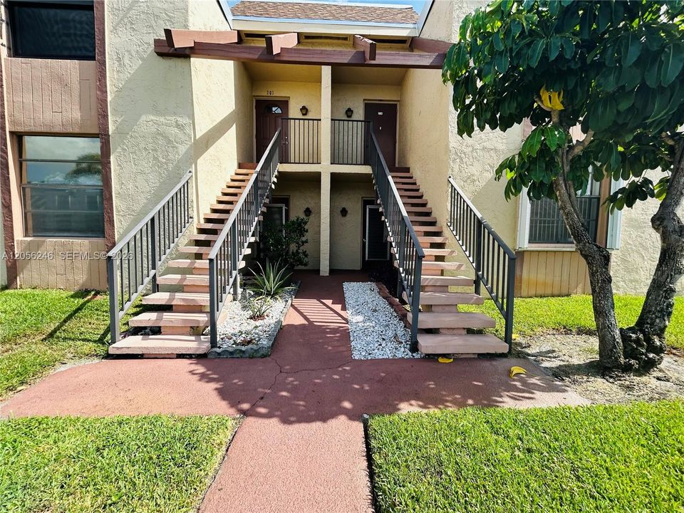 For Rent: $1,500 (1 beds, 2 baths, 850 Square Feet)