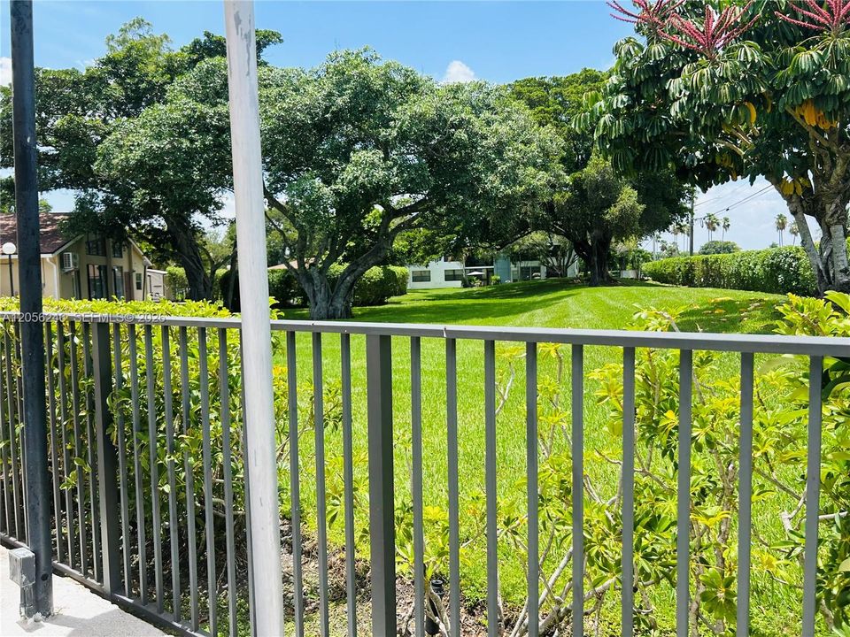 For Rent: $1,500 (1 beds, 2 baths, 850 Square Feet)