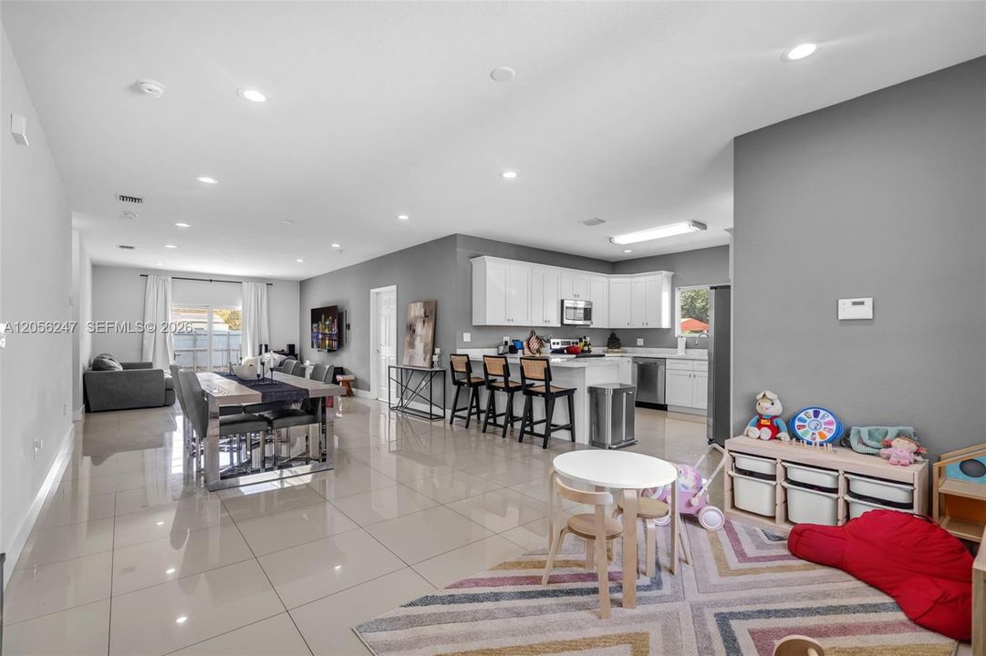 En Venta: $625,000 (4 camas, 3 baños, 1822 Pies cuadrados)