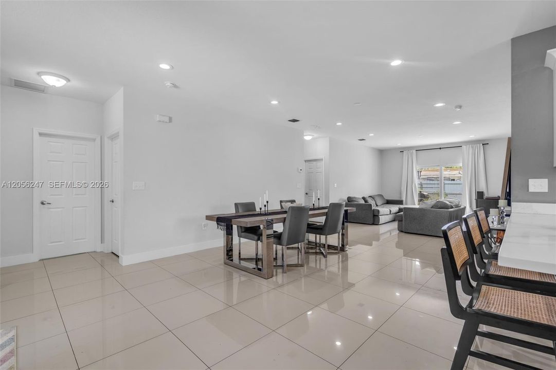 En Venta: $625,000 (4 camas, 3 baños, 1822 Pies cuadrados)