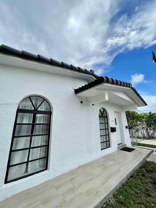 For Rent: $2,900 (2 beds, 2 baths, 2255 Square Feet)
