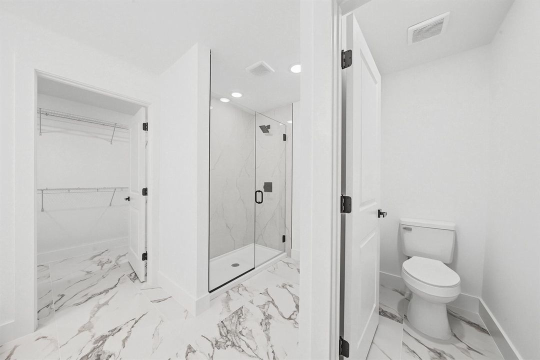 interior - master bathroom 3