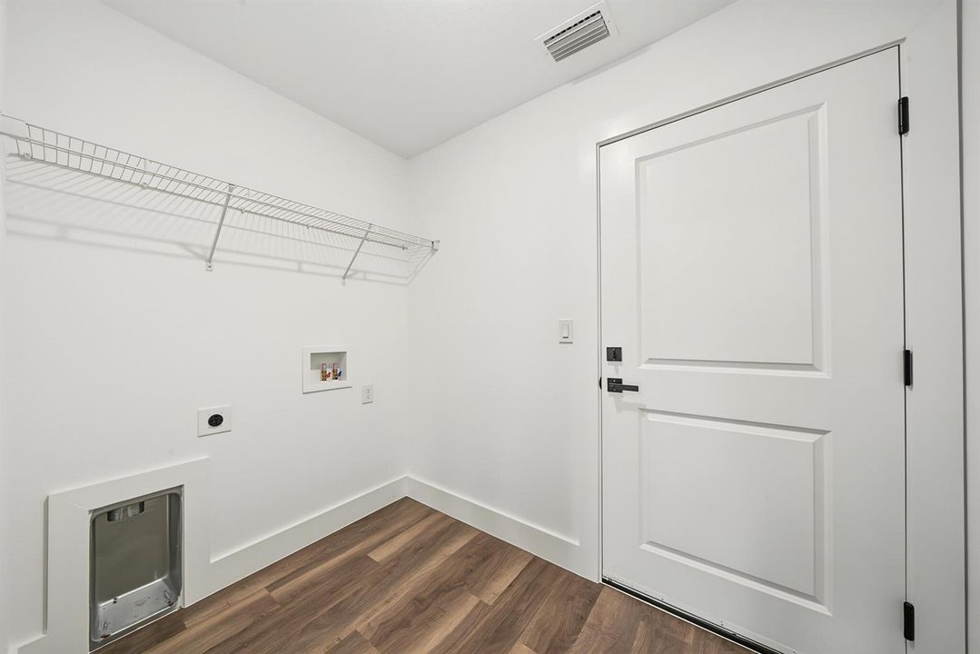 interior - laundry 1