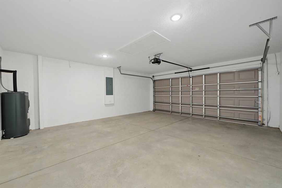 interior - garage 1