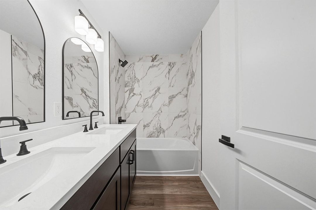 interior - second bathroom 2