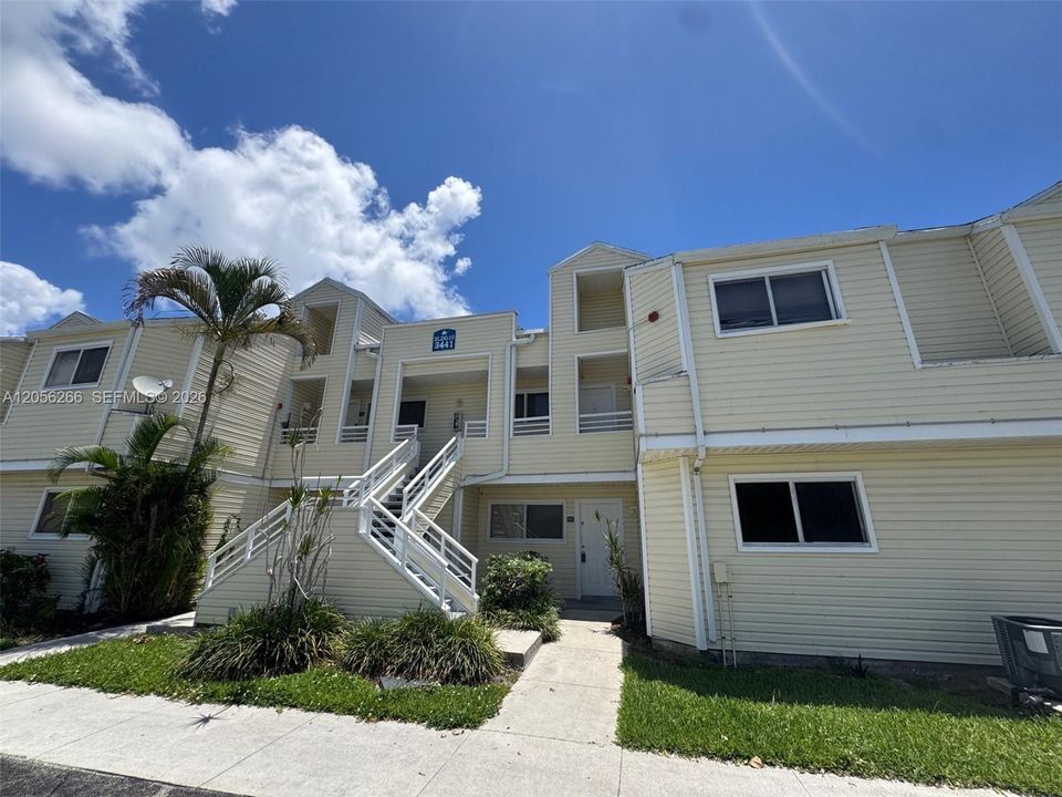 For Rent: $2,000 (2 beds, 2 baths, 1096 Square Feet)