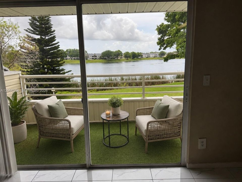 For Rent: $2,000 (2 beds, 2 baths, 1096 Square Feet)