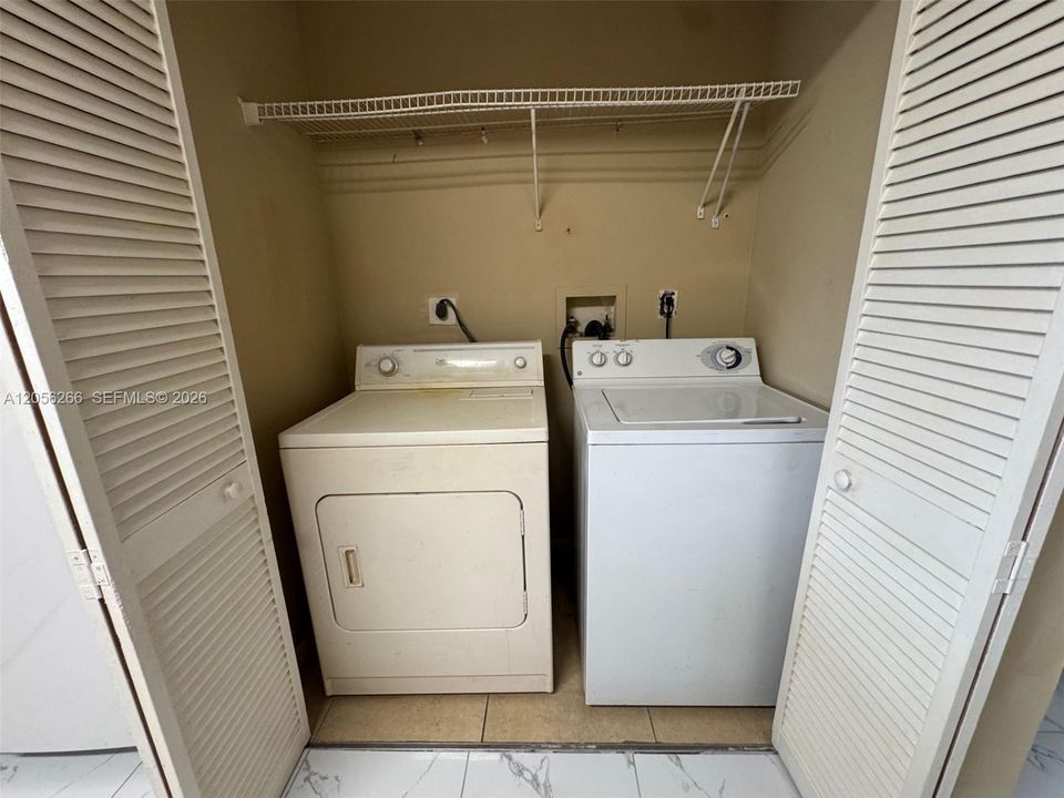 For Rent: $2,000 (2 beds, 2 baths, 1096 Square Feet)